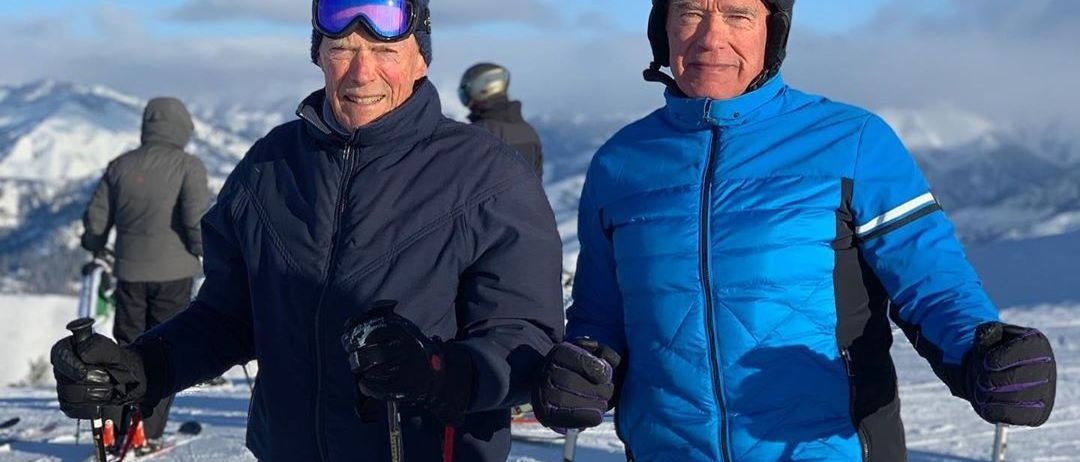 Arnold Schwarzenegger y Clint Eastwood esquiando juntos