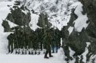 El morbo de algunos por esquiar donde murieron 45 soldados
