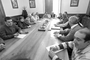 Un momento de la reunión entre representantes de CDN, Roncal y Salazar