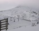 La primera nevada lleva a centenares de esquiadores a Pajares, San Isidro y Leitariegos
