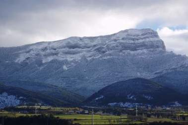 Pico Oturia y Monte Oroel desde Jaca después de las últimas nevadas