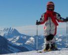 Esquiar sobre seguro de la cabeza a los pies