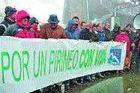Se concentran para protestar contra la especulación del Pirineo