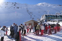Candanchú oferta cursillos de esquí especiales para Semana Santa