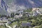 IU lleva a las Cortes la expansión residencial en el Pirineo