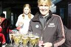 Da la bienvenida a los esquiadores con Champagne