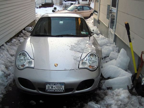 Porsche bajo la nieve