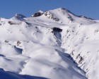 Miles de esquiadores desafían al frío en las estaciones de Huesca